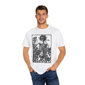 Skull & Roses - Edmund Sullivan - Unisex Garment-Dyed T-shirt
