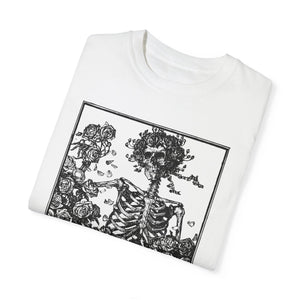 Skull & Roses - Edmund Sullivan - Unisex Garment-Dyed T-shirt